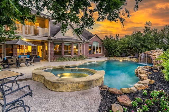 7914 Chianti Ct, Sugar Land, TX 77479 - pool at dusk featuring a patio area and a pool with connected hot tub