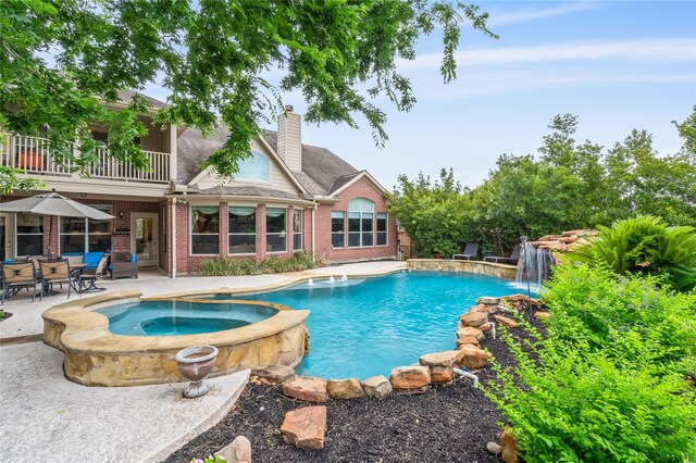7914 Chianti Ct, Sugar Land, TX 77479 - view of pool featuring a patio and a pool with connected hot tub