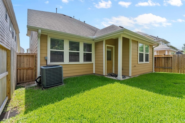 6439 Wilshire Rdg, Houston, TX 77040 - rear view of house featuring a fenced backyard and roof with shingles