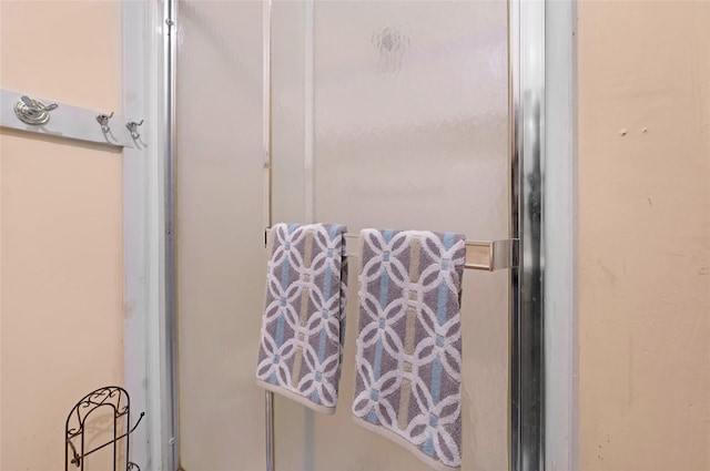 4007 Wedgewood St, Houston, TX 77093 - full bath with a shower stall