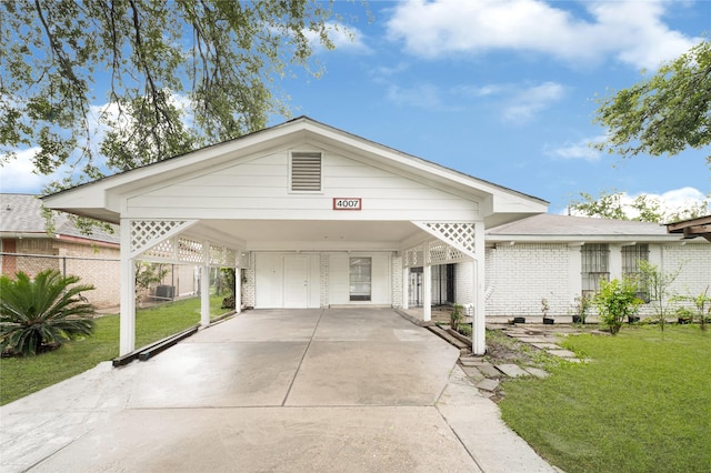 4007 Wedgewood St, Houston, TX 77093 - view of front facade featuring concrete driveway and brick siding