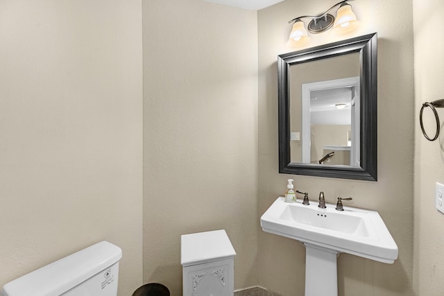 5622 Chipstone Trail Ln, Katy, TX 77493 - half bathroom featuring toilet