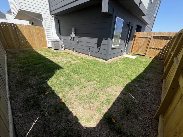 2712 Jensen Creek Ln, Houston, TX 77026 - fenced backyard with a gate