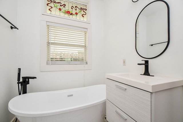 90 Dennis St, Houston, TX 77006 - full bath featuring vanity and a freestanding tub