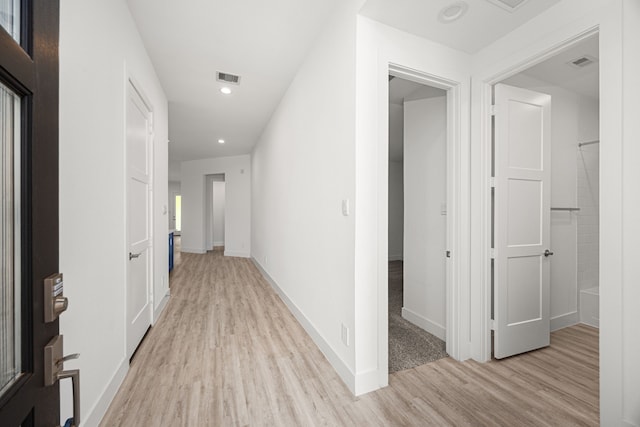15308 Sandhill Crane Ln, Conroe, TX 77384 - hall featuring light wood-style floors and recessed lighting