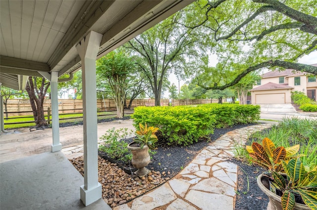 5541 Schumacher Ln, Houston, TX 77056 - view of patio / terrace