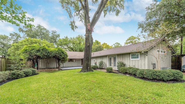 5541 Schumacher Ln, Houston, TX 77056 - view of front of home featuring board and batten siding
