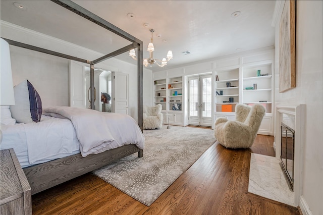 1069 Kirby Dr, Houston, TX 77019 - bedroom featuring crown molding, a chandelier, and wood finished floors