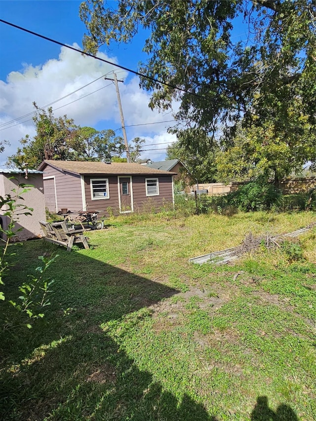 1503 Beusch Dr, Pasadena, TX 77502 - view of green lawn