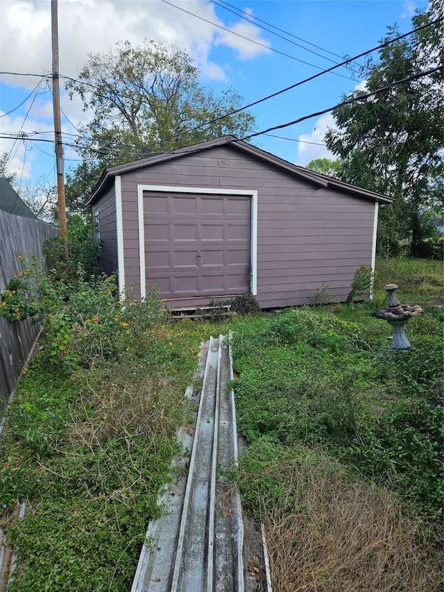 1503 Beusch Dr, Pasadena, TX 77502 - view of detached garage