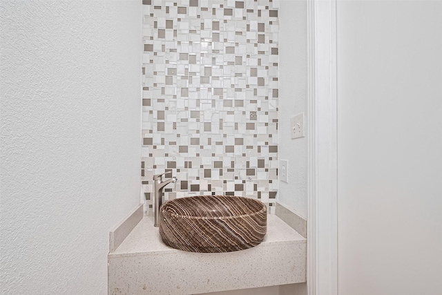 12230 Southmeadow Dr, Stafford, TX 77477 - bathroom view of a textured wall