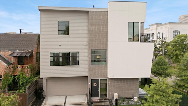 1302 Crocker St, Houston, TX 77019 - photo 2