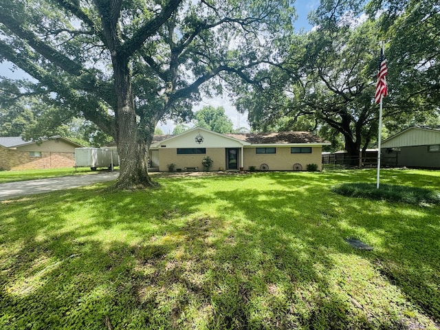 4012 Hillcrest St, Liberty, TX 77575 - photo 1