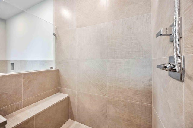 1111 W 21st St, Houston, TX 77008 - bathroom with a tile shower