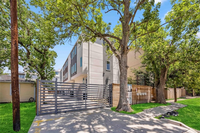 1111 W 21st St, Houston, TX 77008 - view of front facade with a gate