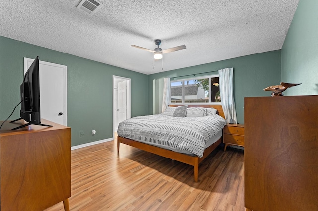 2014 17th St N, Texas City, TX 77590 - bedroom featuring wood finished floors, a textured ceiling, and a ceiling fan