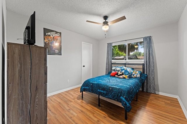 2014 17th St N, Texas City, TX 77590 - bedroom with light wood-style flooring, a textured ceiling, and ceiling fan