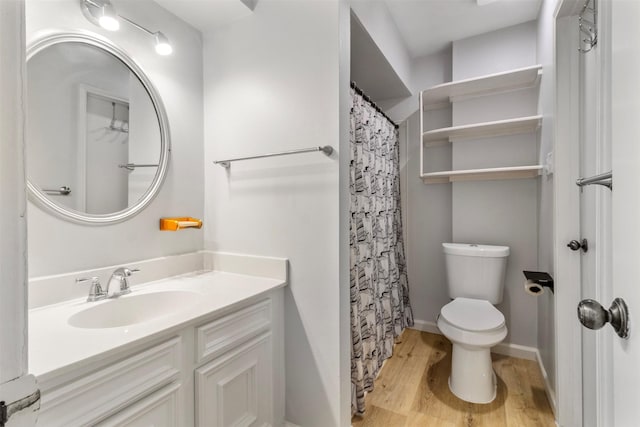 14333 Memorial Dr Unit 44, Houston, TX 77079 - bathroom featuring wood finished floors, vanity, and a shower with shower curtain