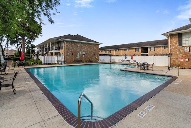 14333 Memorial Dr Unit 44, Houston, TX 77079 - community pool featuring a patio