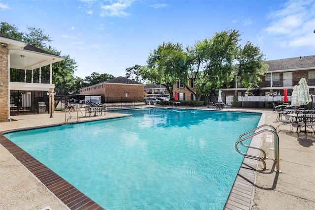 14333 Memorial Dr Unit 44, Houston, TX 77079 - community pool with a patio area