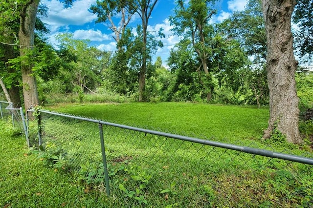 524 Oak Dr, Lake Jackson, TX 77566 - view of fenced yard