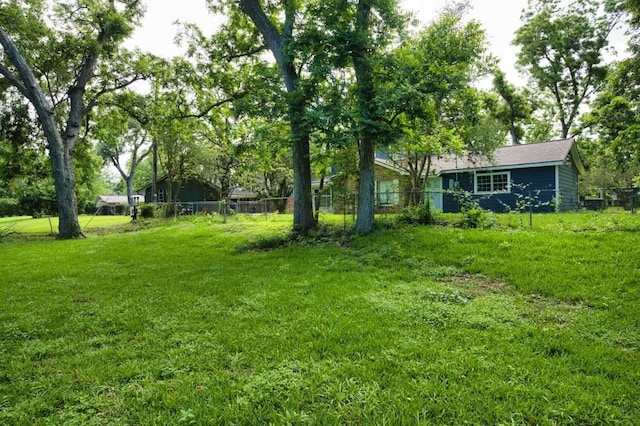524 Oak Dr, Lake Jackson, TX 77566 - view of yard
