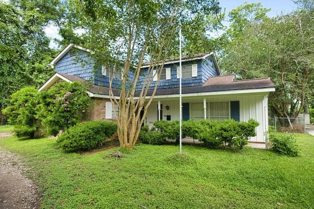 524 Oak Dr, Lake Jackson, TX 77566 - traditional-style house with a front lawn and board and batten siding