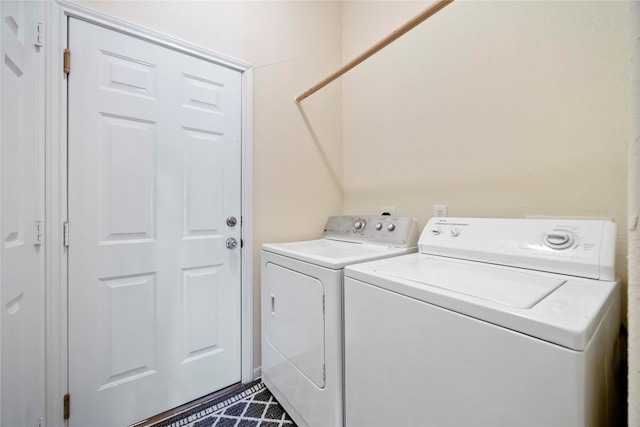 3722 Kildare Dr, Houston, TX 77047 - laundry area featuring washing machine and clothes dryer