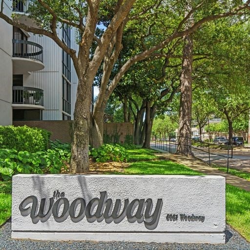 5001 Woodway Dr Unit 1704, Houston, TX 77056 - view of community sign
