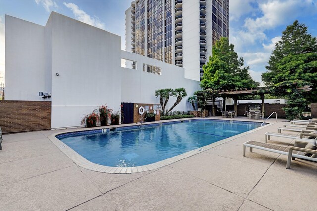 5001 Woodway Dr Unit 1704, Houston, TX 77056 - community pool featuring a pergola and a patio