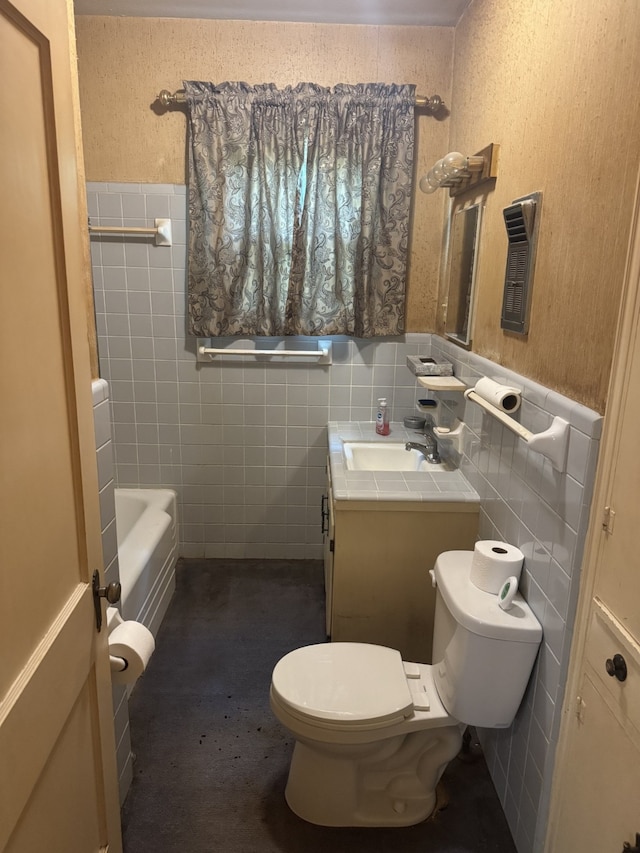 801 Erin St, El Campo, TX 77437 - full bath featuring vanity, tile walls, a bathtub, and a wainscoted wall