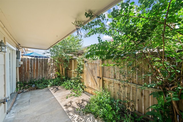 14708 Perthshire Rd Unit F, Houston, TX 77079 - view of patio / terrace