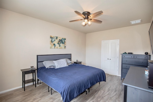 1911 Vineyard Bend Ct, Pearland, TX 77581 - bedroom with light wood finished floors, ceiling fan, and a closet