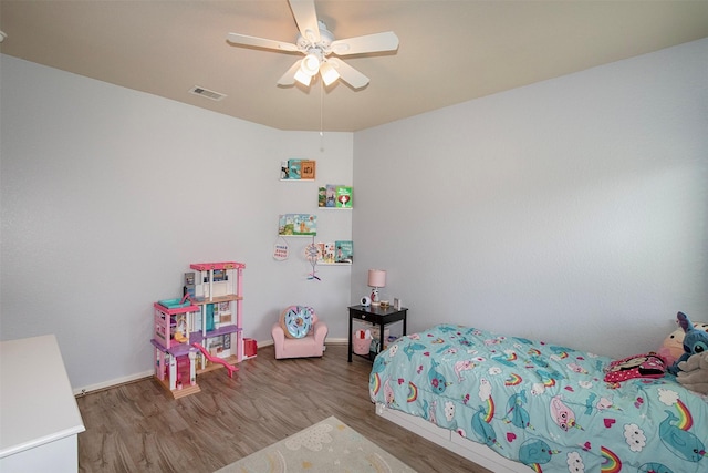 1911 Vineyard Bend Ct, Pearland, TX 77581 - bedroom featuring wood finished floors and a ceiling fan