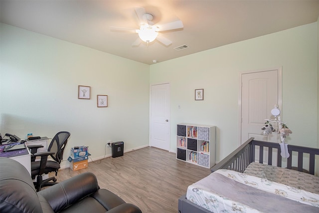 1911 Vineyard Bend Ct, Pearland, TX 77581 - bedroom with wood finished floors and a ceiling fan