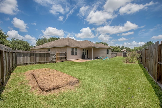 1911 Vineyard Bend Ct, Pearland, TX 77581 - rear view of house with a patio and a fenced backyard