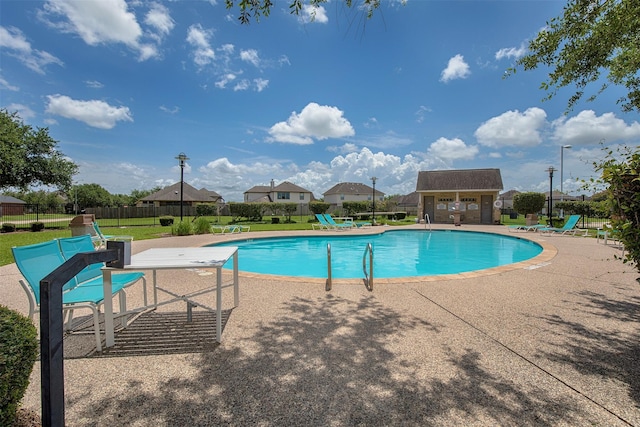1911 Vineyard Bend Ct, Pearland, TX 77581 - community pool featuring a patio area