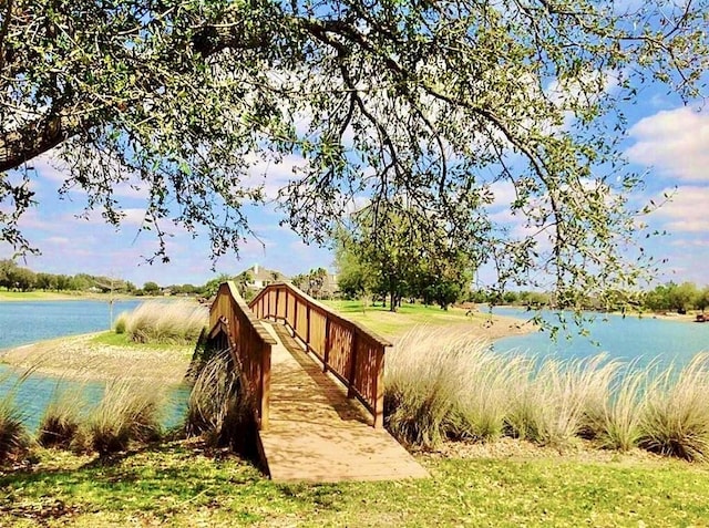 22 Crestview Trl, Houston, TX 77082 - view of community featuring a water view