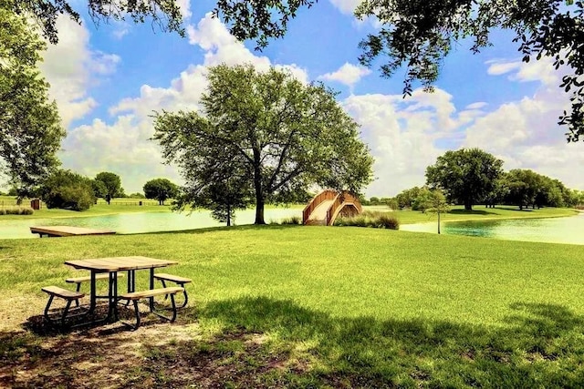 22 Crestview Trl, Houston, TX 77082 - view of home's community with a lawn and view of golf course