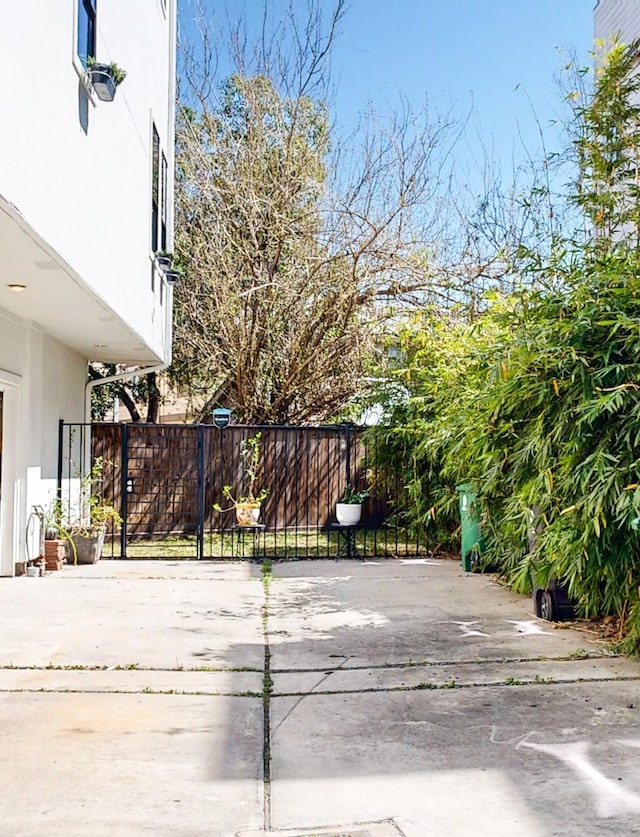 1767 Michigan St, Houston, TX 77006 - view of sport court