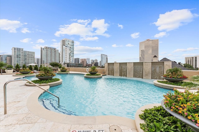 2207 Bancroft St Unit 1104, Houston, TX 77027 - community pool with a view of skyline