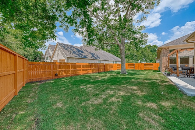 5918 Emmit Creek Ln, Sugar Land, TX 77479 - fenced backyard featuring a patio