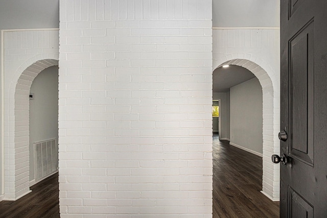 8419 Sterlingshire St, Houston, TX 77078 - hallway with dark wood-style floors and arched walkways