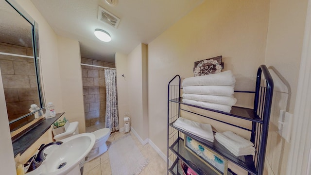 216 E Plantation Dr, Clute, TX 77531 - bathroom featuring a tile shower and tile patterned flooring