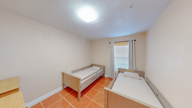 216 E Plantation Dr, Clute, TX 77531 - bedroom featuring a textured ceiling