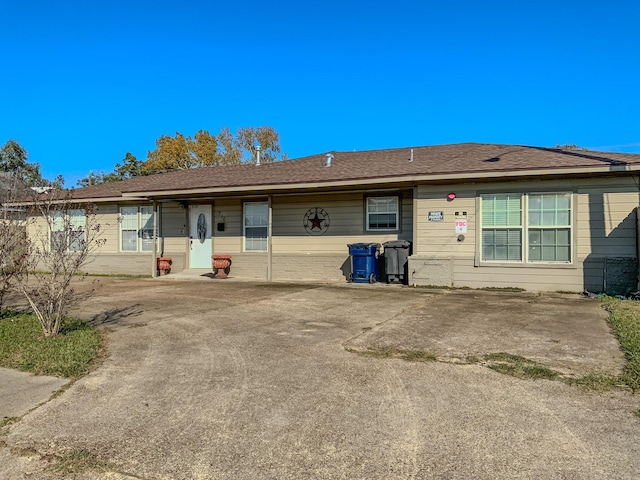 216 E Plantation Dr, Clute, TX 77531 - view of ranch-style home