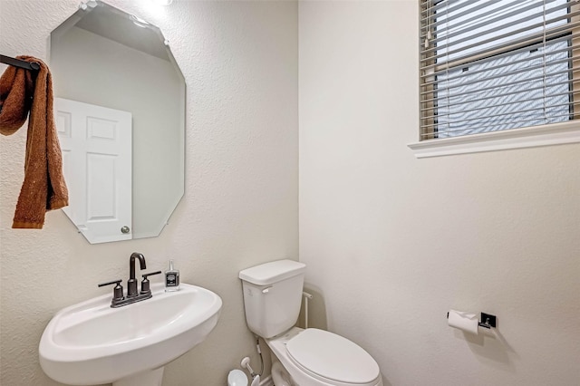 3226 Longleaf Meadows Dr, Houston, TX 77063 - bathroom featuring plenty of natural light