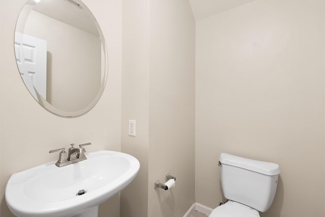 1708 Dennis St, Houston, TX 77004 - bathroom featuring a sink and toilet
