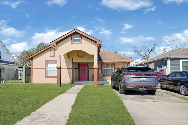 1318 Des Jardines St, Houston, TX 77023 - view of front of property featuring stucco siding and driveway