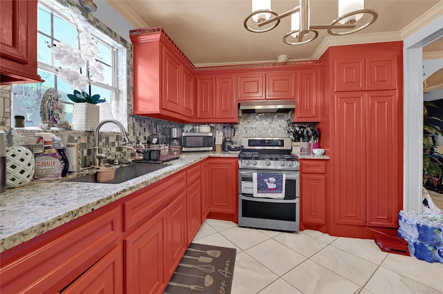 1318 Des Jardines St, Houston, TX 77023 - kitchen featuring appliances with stainless steel finishes, under cabinet range hood, crown molding, tasteful backsplash, and a chandelier